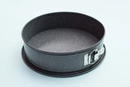 תבנית קפיץ 22 ס"מ Bake-it up קרבון סטיל