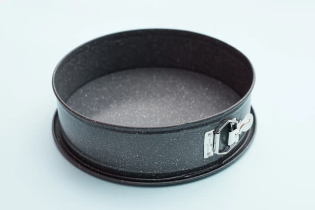 תבנית קפיץ 22 ס"מ Bake-it up קרבון סטיל