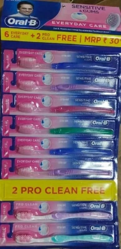 אורל בי שמינייה מברשות שיניים סנסיטיב קאר אקסטרה סופט (בליסטר ) / Oral B Toothbrush Sensitive Care Extra Soft 8pcs Blister