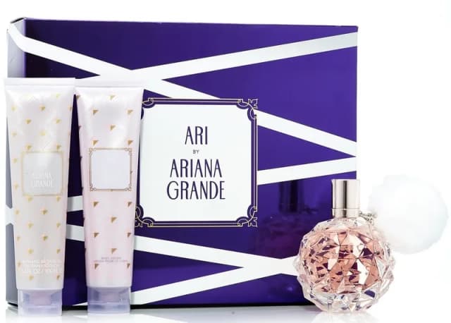 סט אריאנה גרנדה ארי (א) אדפ 100מל+ק.גוף 100מל+גל רחצה 100מל / Ariana Grande Set Ari (w) Edp 100 Ml +bl 100 Ml+shg 100 Ml