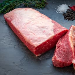 חזה בקר טרי.