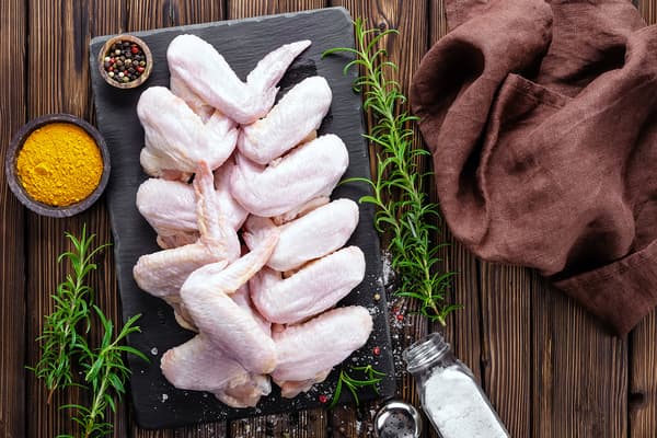 כנפי עוף טרי ארוז