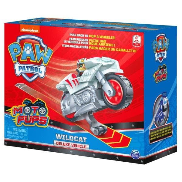 סלט סלרי ,חמוציות ושקדים קלויים