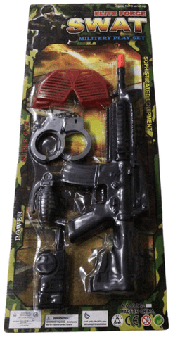 רובה צבאי כולל אזיקים משקפיים מכשיר קשר ורימון