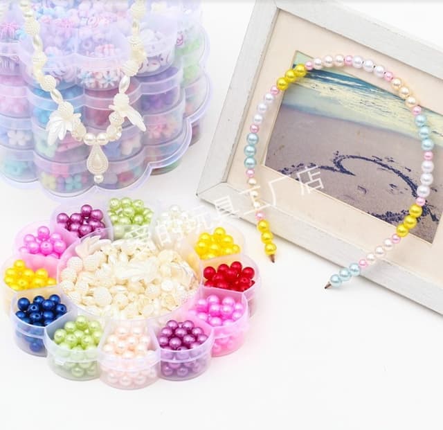 ערכת פנינים להכנת שרשראות צמידים וקשת שיער כולל כ 800 חרוזים ופנינים בצורות שונות דגם 3