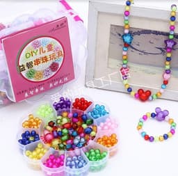 ערכת פנינים להכנת שרשראות צמידים וקשת שיער כולל כ 800 חרוזים ופנינים בצורות שונות דגם 4