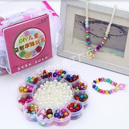 ערכת פנינים להכנת שרשראות צמידים וקשת שיער כולל כ 800 חרוזים ופנינים בצורות שונות דגם 5