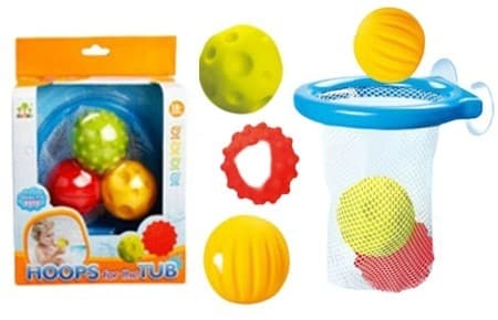 כדורים לאמבטיה בתוך סל רשת נצמד לקיר