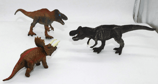 עולם היורה כולל 3 דינוזאורים DSUKHO
