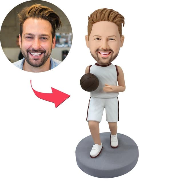 בובל הד - שחקן כדורסל מכדרר עם מדים לבנים