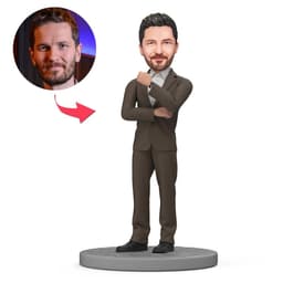 בובל הד - יום הבוס בוס בחליפה חומה עם שעון