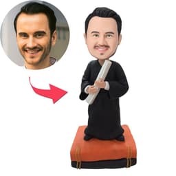 בובל הד - בוגר עם ספרים