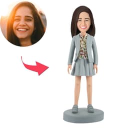 בובל הד - אישה בלבוד אפור