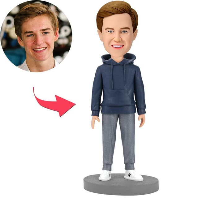 בובל הד - גבר אופנתי לובש קפוצ'ון