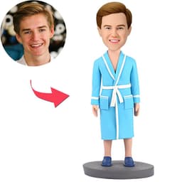 בובל הד - גבר מודרני בפיג'מה כחולה