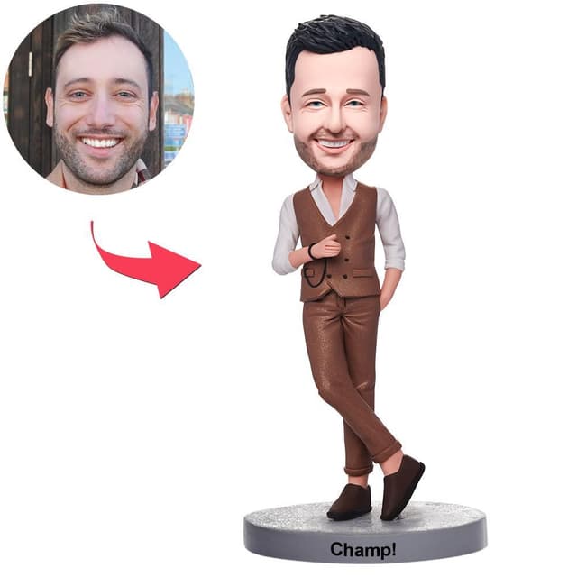 בובל הד - איש בחליפה חומה