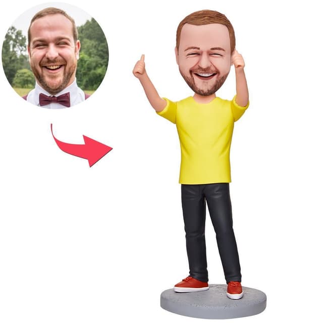 בובל הד - גבר בסטייל עם אגודלים למעלה