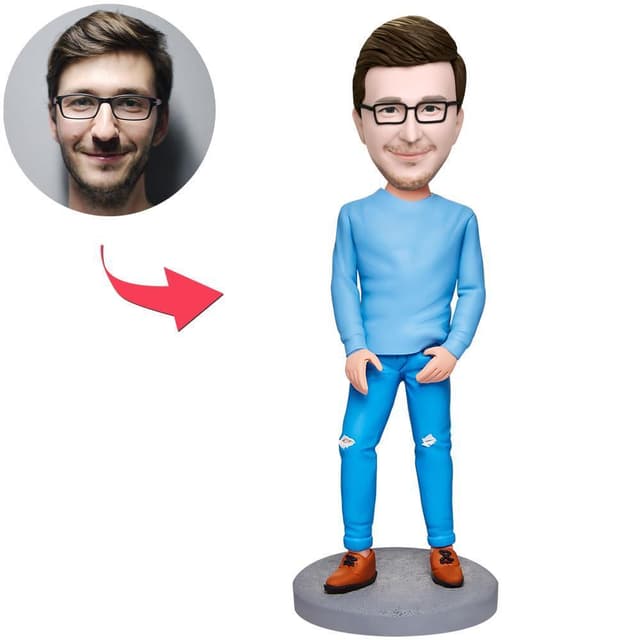 בובל הד - גבר קז'ואל עם חליפה כחולה