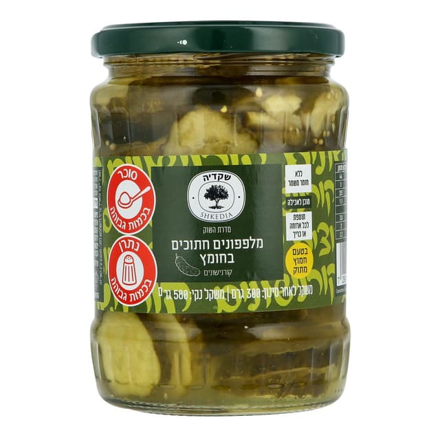 מלפפונים חתוכים בחומ