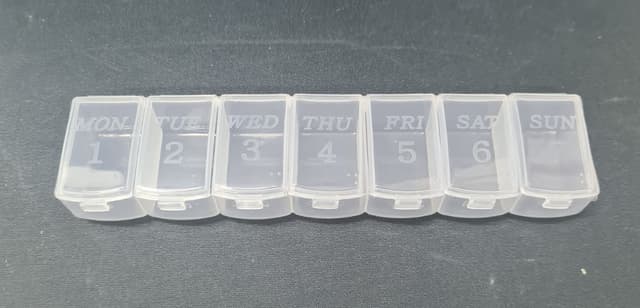 קופסא פלסטיק מחולקת לתרופות 7 תאים באטרקציה אונליין