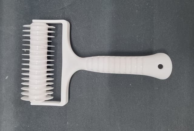 גלגלת פלסטיק לבצק ידית אחיזה נוחהבאתר אטרקציה אונליין