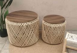 זוג מעמדים דקורטיביים קונים רק באטרקציה מהיבואן לצרכן