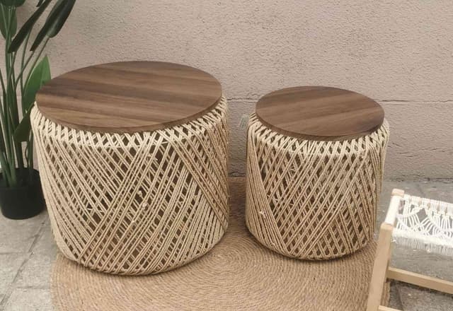 זוג מעמדים דקורטיביים קונים רק באטרקציה מהיבואן לצרכן