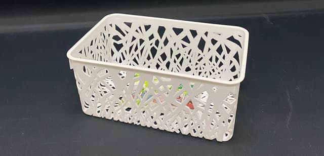 סלסלה דגם משולשים בצבע לבן 28X18, סלסלאות במגוון דגמים