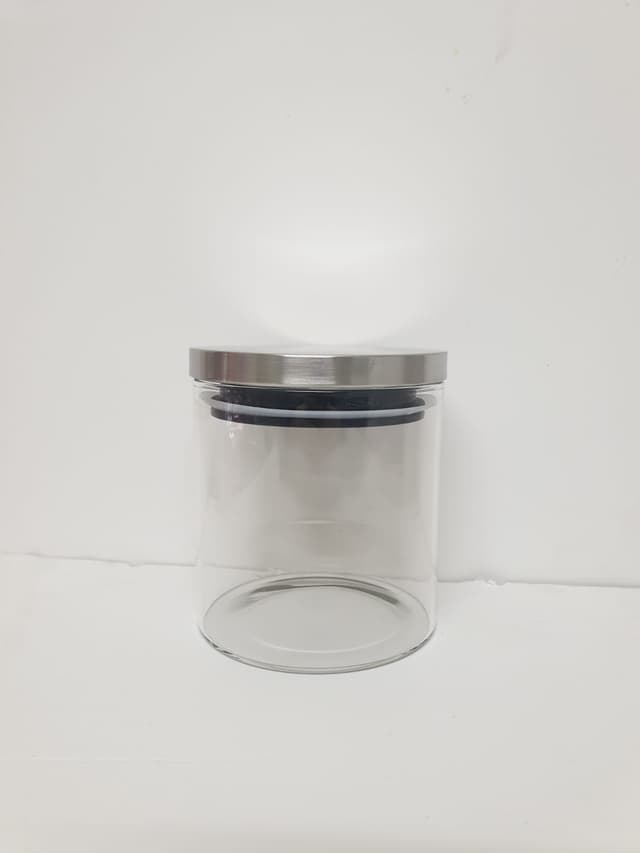 צנצנת זכוכית עגולה עם מכסה פלסטיק סגירה וקום 700 מל