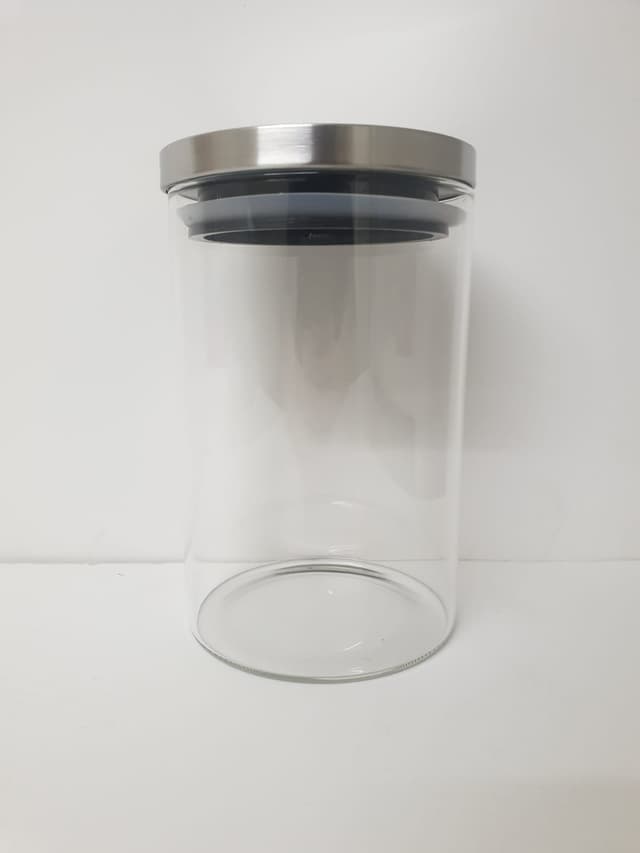 צנצנת זכוכית עגולה עם מכסה פלסטיק סגירה וקום 1 ליטר