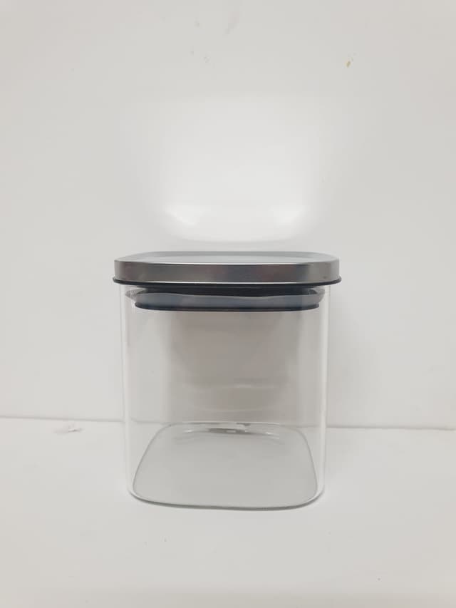 צנצנת זכוכית מרובעת עם מכסה פלסטיק סגירה וקום 750 מל