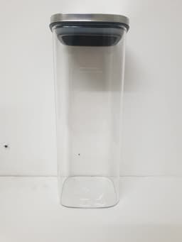 צנצנת זכוכית מרובעת עם מכסה פלסטיק סגירה וקום 2 ליטר