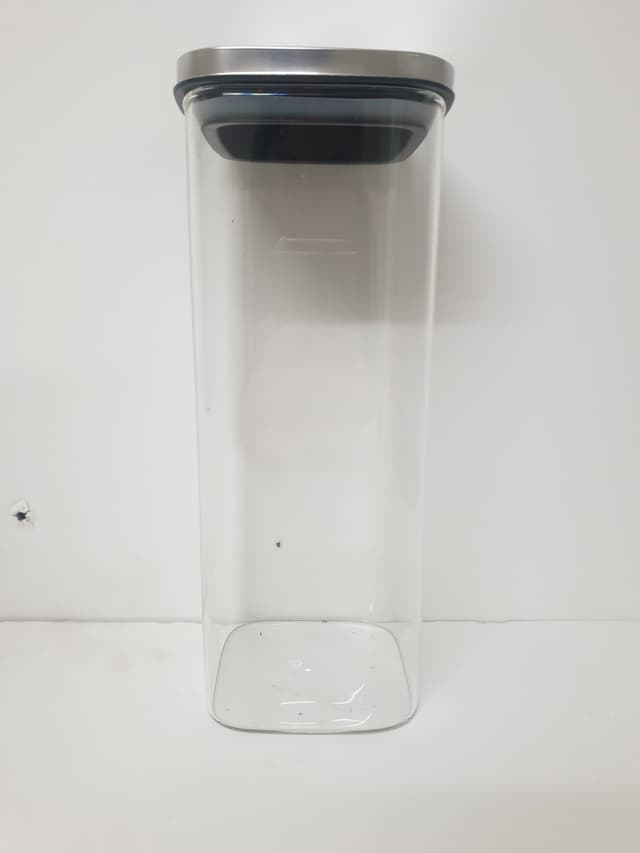 צנצנת זכוכית מרובעת עם מכסה פלסטיק סגירה וקום 2 ליטר