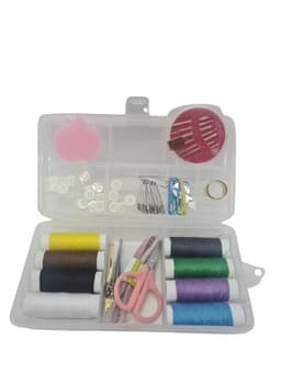 סט כלי תפירה בקופסאת פלסטיקבאתר אטרקציה אונליין