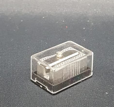 מחדד ברזל איכותי בקופסה