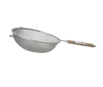 מסננת נירוסטה עם ידית עץ - קוטר 18 ס"מאטרקציה אונליין