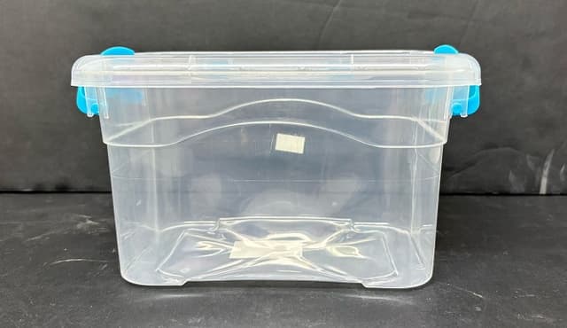 ארגז אחסון פלסטיק גודל כ- 20*15*10.5גובה קונים רק באטרקציה מהיבואן לצרכן