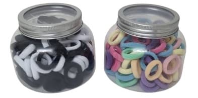 קופסא פלסטיק עם כ100 גומיות שיער רק באטרקציה.