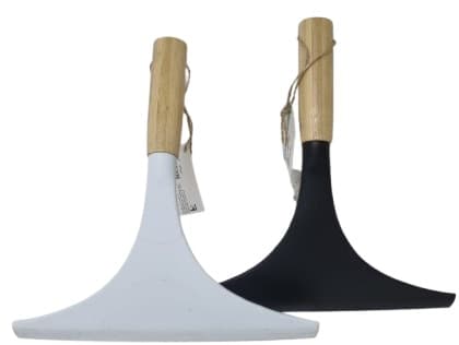 מגב יד עם ידית מעץ B