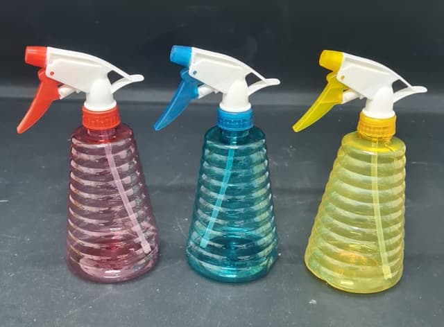 שפריצר פלסטיק במבחר צבעים 21 ס"מ קונים רק באטרקציה מהיבואן לצרכן