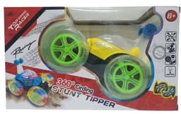 מכונית על שלט נטענת משתוללת ומדליקה אורות רק באטרקציה