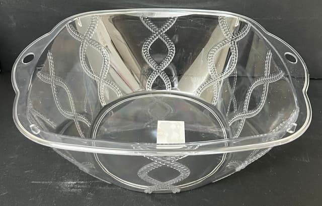 קערה להגשה אקריליק מרובעת עם ידיות 28X25 ס"מ קונים רק באטרקציה מהיבואן לצרכן