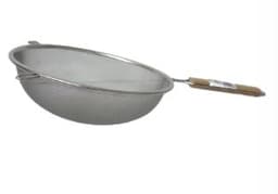 מסננת נירוסטה עם ידית עץ - קוטר 20 ס"מאטרקציה אונליין