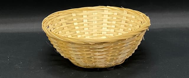 סלסלת קש בצבע עץ 22 סמ קונים רק באטרקציה מהיבואן לצרכן