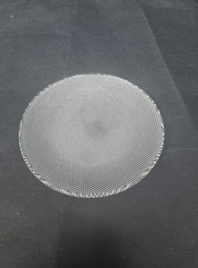 6 צלחות זכוכית מנה ראשונה - דגם נקודותבאתר אטרקציה