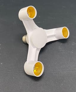 בית מנורה מתפצל ל 3 נורות - הברגה עבה קונים בזול באטרקציה