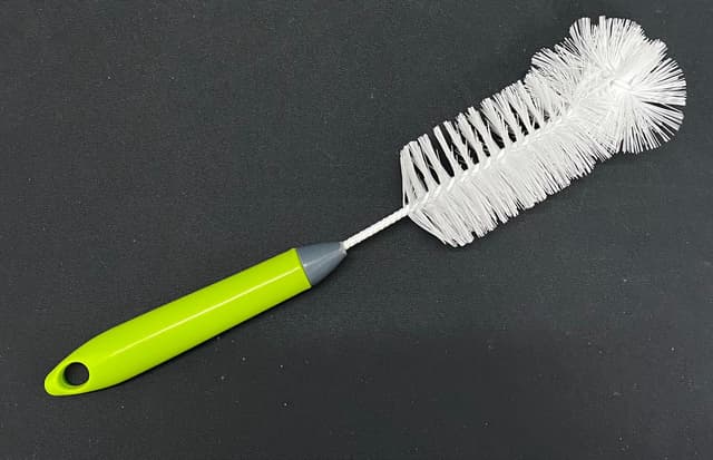 מברשת בקבוקים + ידית מסיבית 30 סמ קונים רק באטרקציה