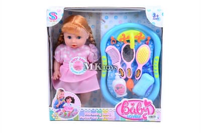 בובת מדברת צוחקת בוכה שותה ועושה פיפי באתר אטרקציה