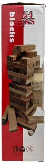 מגדל קוביות עץ רק באטרקציה