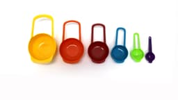 סט כפות מדידה מפלסטיק במגוון גדלים - מדויקות ונוחות לאפייה